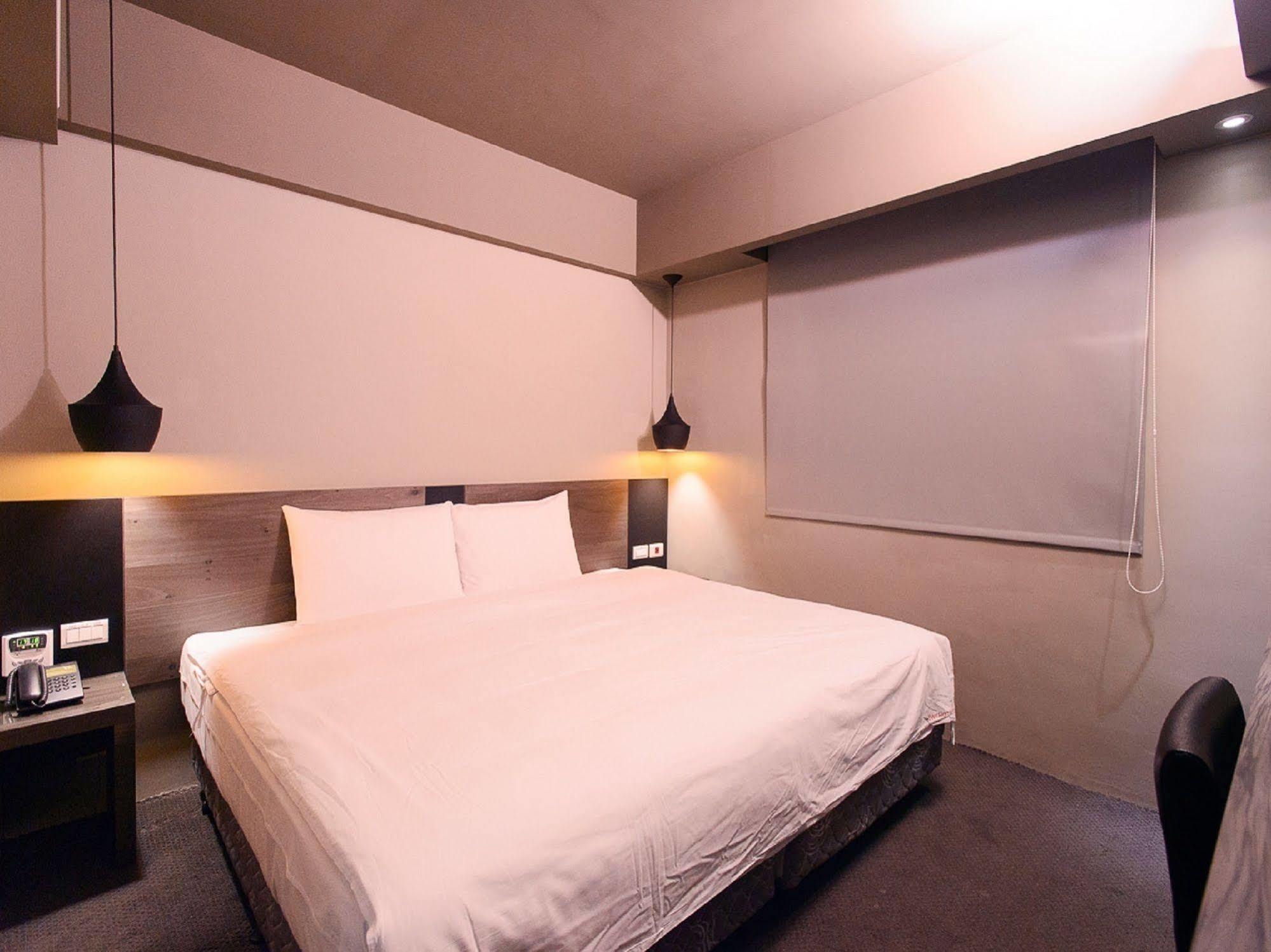Kiwi Express Hotel - Jiuru Rd Kao-siung Exteriér fotografie